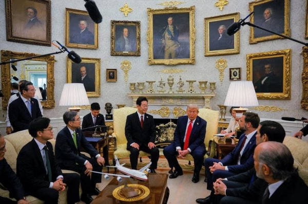 鼎红金投 想见金正恩、考虑从韩国买船，特朗普见李在明都说了啥？一文了解→